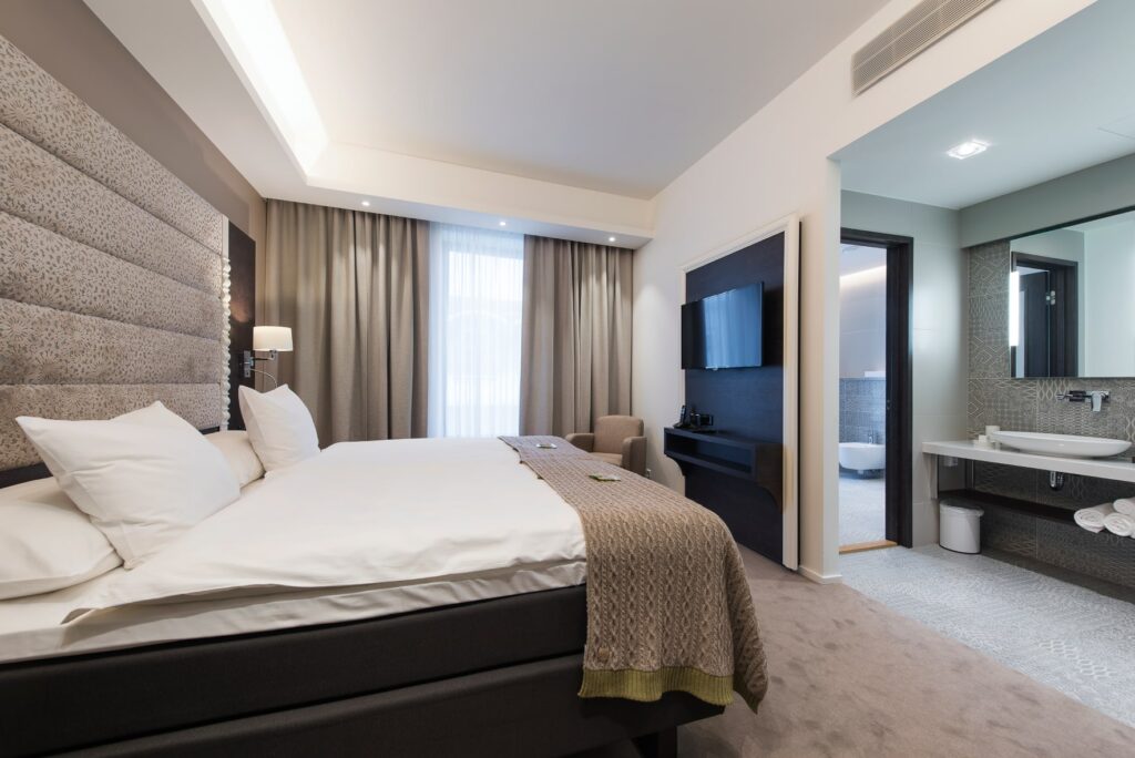 Lydia_Hotell_sviit_meer_voodi