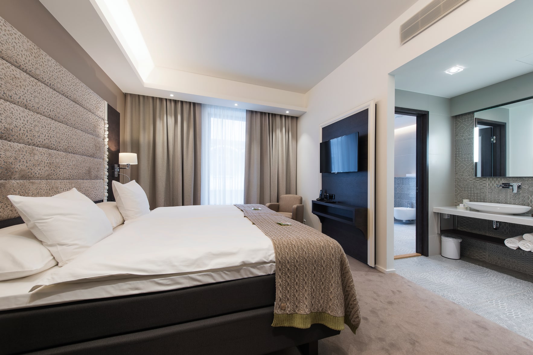 Lydia_Hotell_sviit_meer_voodi