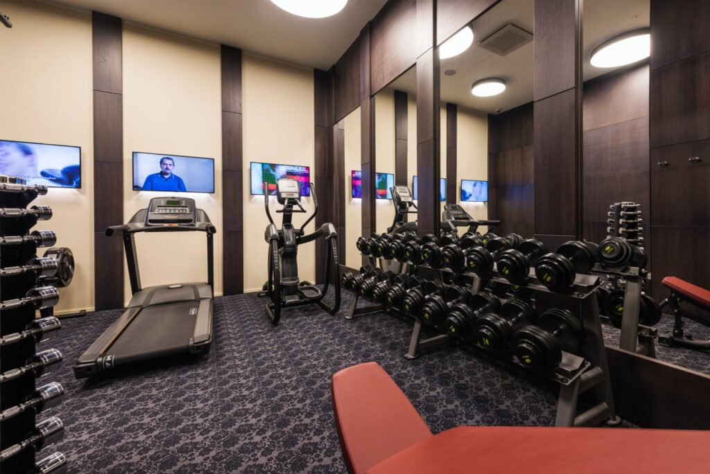 Hotell_Lydia_fitness_masinad