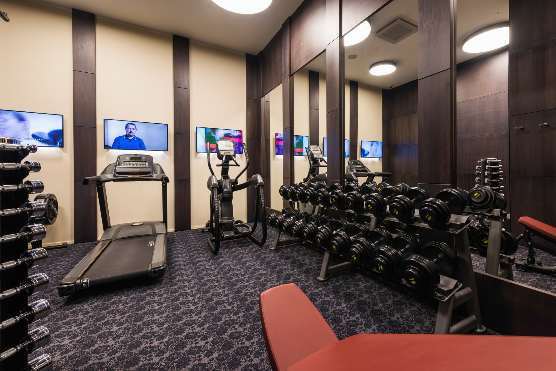 Hotell_Lydia_fitness_masinad